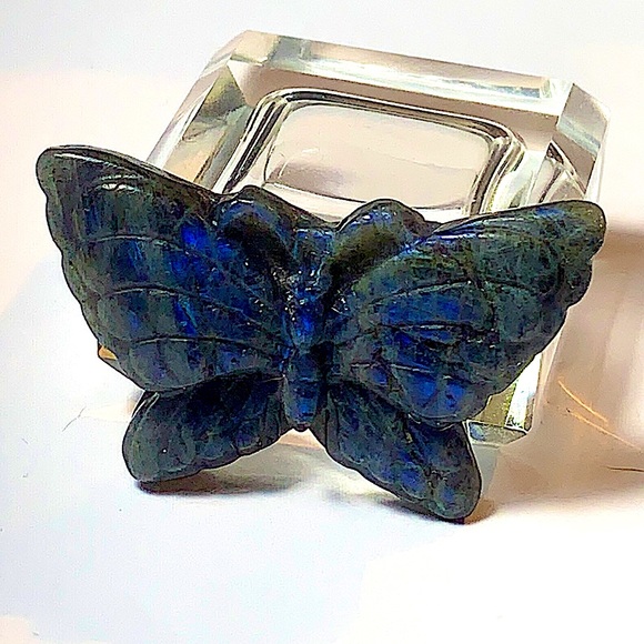 BUTTERFLY 🦋 BLUE LABRADORITE CARVED CRYSTAL - Picture 8 of 8